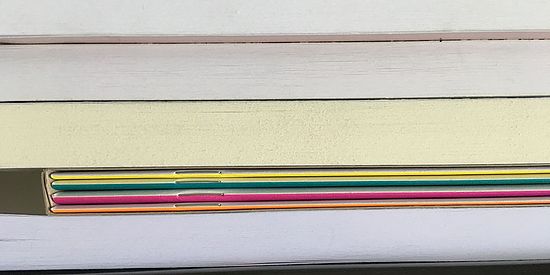 Bücher übereinandergestapelt