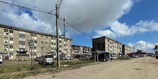 (Image: Prédios do Goto (Barrio Pais Ramos), Beira, Moazambique, photo by Patricia Noormahomed, 2022)